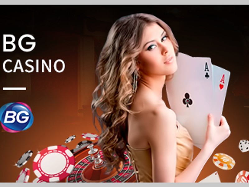 Giao dịch tài chính an toàn tại MCW Casino, với các biểu tượng bảo mật và phương thức thanh toán đa dạng.