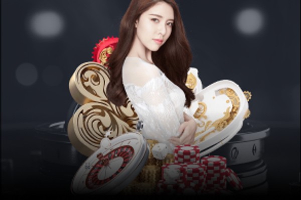 Hình ảnh đội ngũ hỗ trợ khách hàng cao cấp của MCW Casino, sẵn sàng phục vụ 24/7.